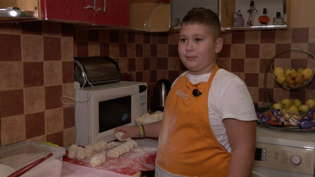 10-річний житель Буковини продає пончики, щоб зібрати на телевізор для сусіда військового