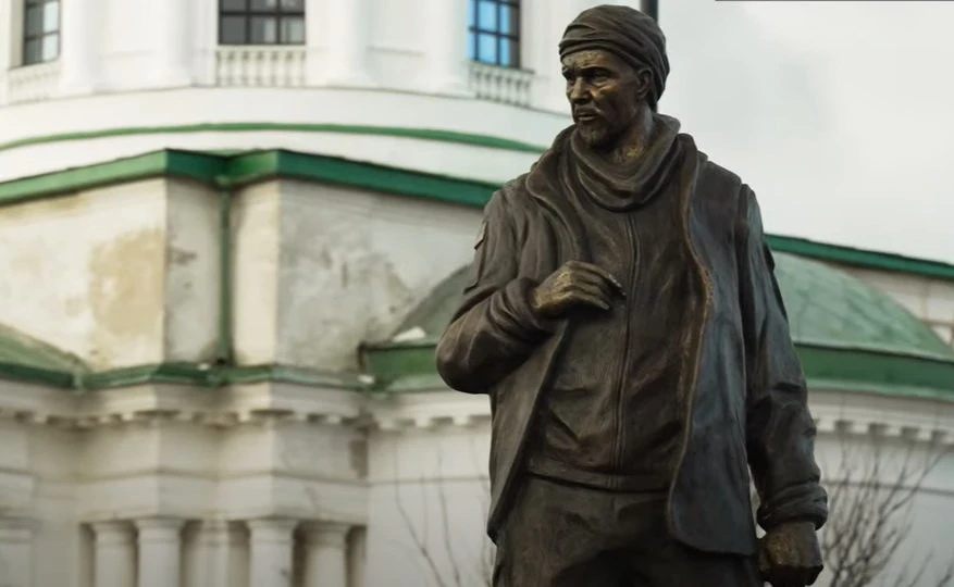 У Ніжині встановили пам’ятник солдату Олександру Мацієвському (відео)