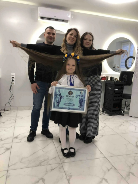 Ніколи не стригла волосся: 7-річна киянка встановила рекорд України