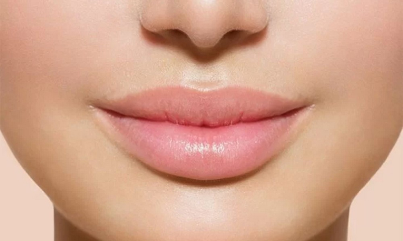 Нагадує вуса: який побічний ефект може виникнути після збільшення губ