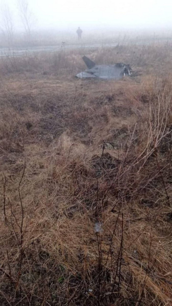 Росія «впустила» бомбу на окуповане Єнакієве, бомбила Бєлгород, а під Саратовом впала ракета Х-101 • Новини України