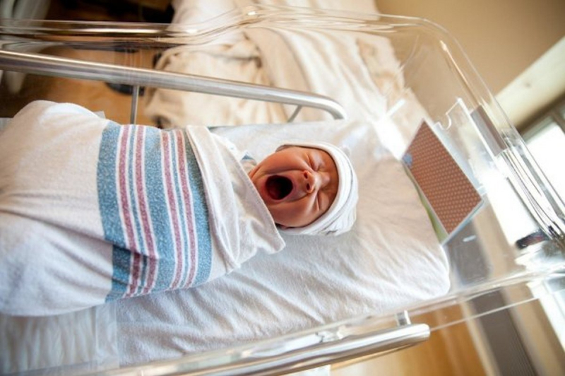 Після проведення ЕКЗ в Україні: 63-річна італійка народила першу дитину
